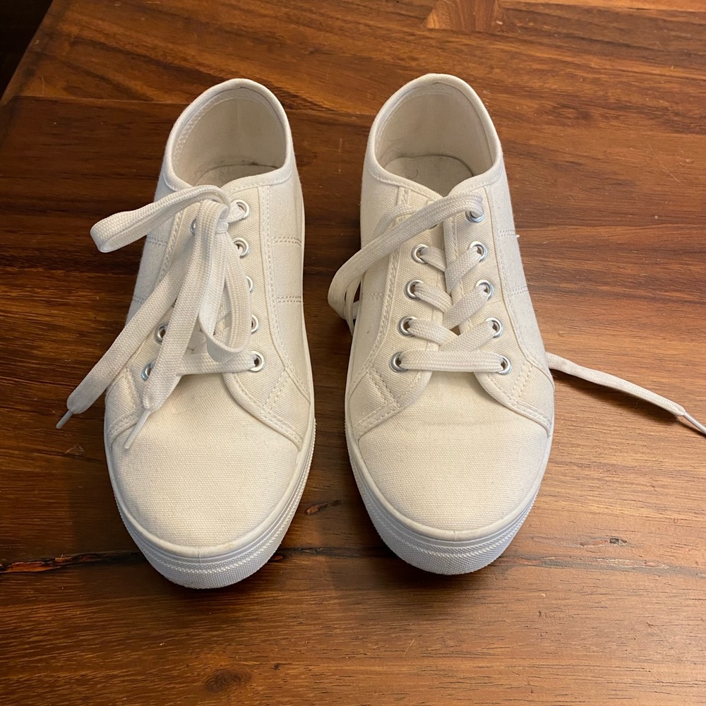 White keds like shoes